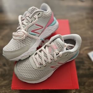 New Balance Kids' 680 V6 Lace-up Running Shoe Nimbus Cloud/Bubblegum color